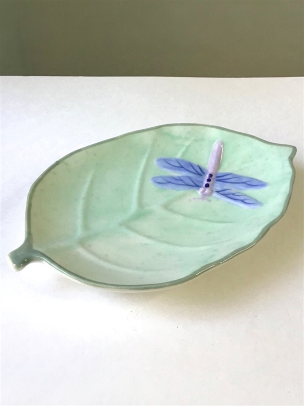 Favorite Things Dragonfly Leaf Shaped Porcelain Trinket Tray Soap Dish Excellent